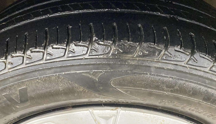 2017 Maruti Baleno DELTA PETROL 1.2, Petrol, Manual, 71,076 km, Right Front Tyre Tread