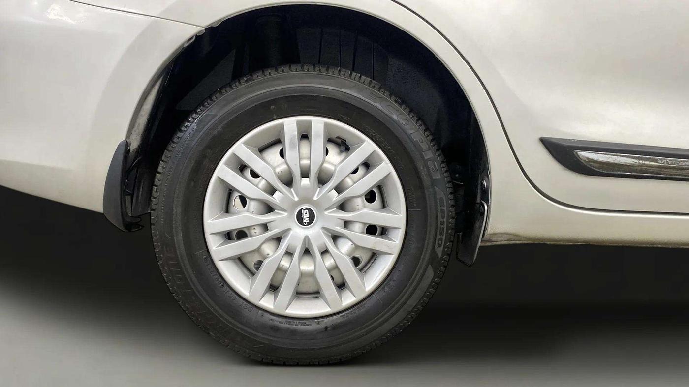 2019 Maruti Dzire LXI, Petrol, Manual, 48,483 km, Right Rear Wheel