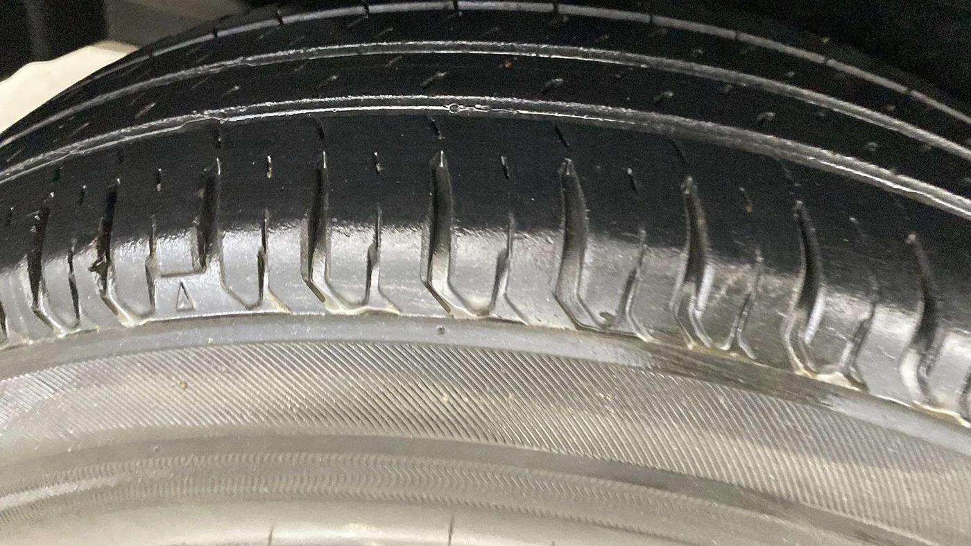 2019 Maruti Dzire LXI, Petrol, Manual, 48,483 km, Left Front Tyre Tread