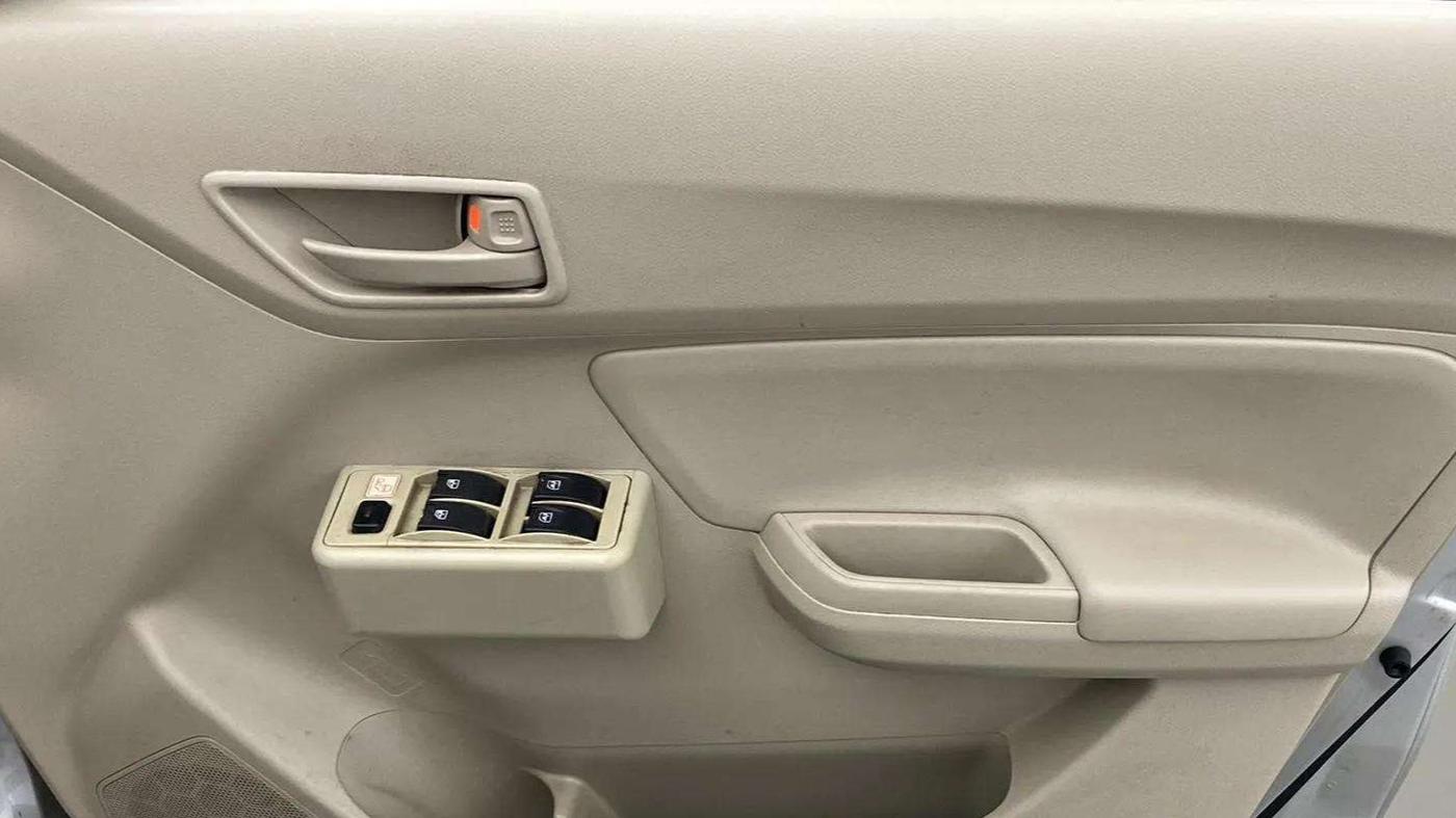 2019 Maruti Dzire LXI, Petrol, Manual, 48,483 km, Driver Side Door Panels Control