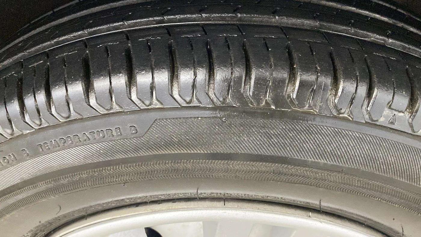 2019 Maruti Dzire LXI, Petrol, Manual, 48,483 km, Right Front Tyre Tread