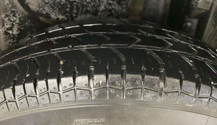 2015 Maruti Swift Dzire VXI, Petrol, Manual, 86,845 km, Left Rear Tyre Tread