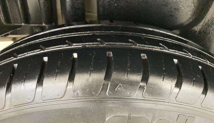 2015 Maruti Swift Dzire VXI, Petrol, Manual, 86,845 km, Right Rear Tyre Tread