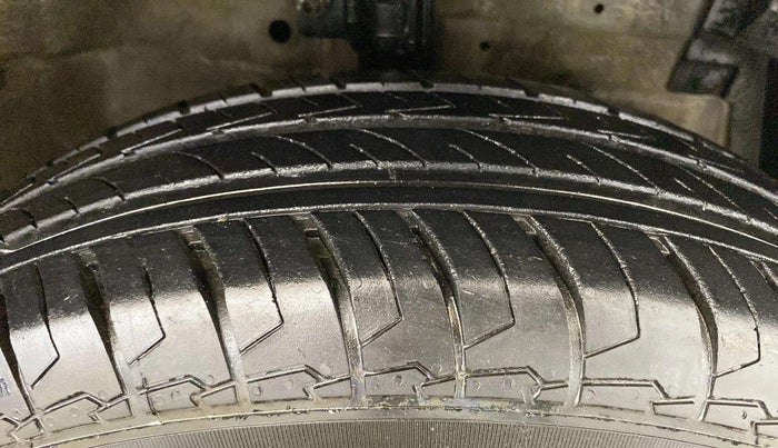 2015 Maruti Swift Dzire VXI, Petrol, Manual, 86,845 km, Right Front Tyre Tread