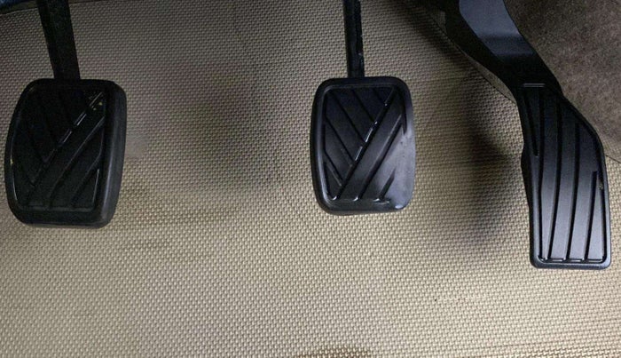 2015 Maruti Swift Dzire VXI, Petrol, Manual, 86,845 km, Pedals