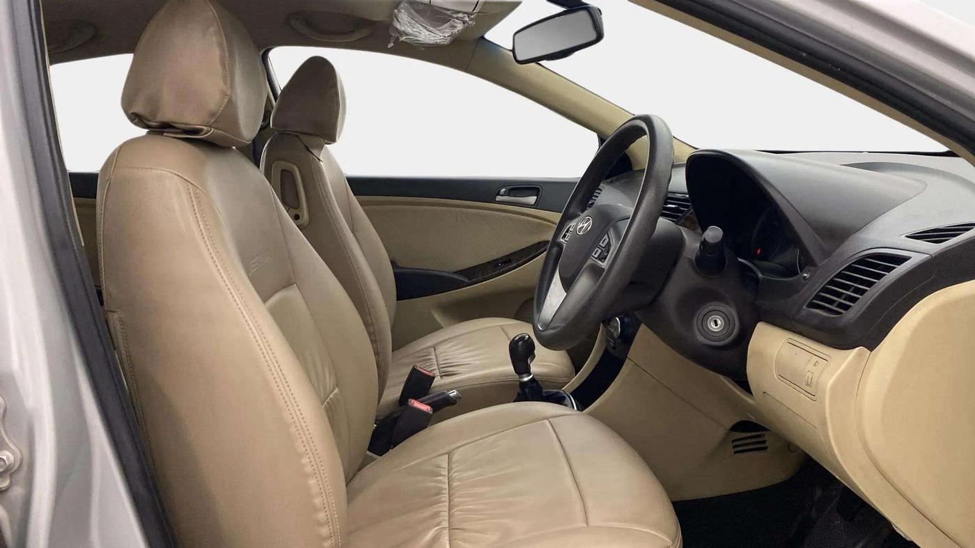 2016 Hyundai Verna 1.6 VTVT SX, Petrol, Manual, 76,467 km, Right Side Front Door Cabin