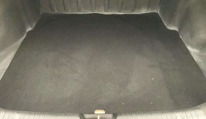 2016 Hyundai Verna 1.6 VTVT SX, Petrol, Manual, 76,405 km, Dicky (Boot door) - Jack missing