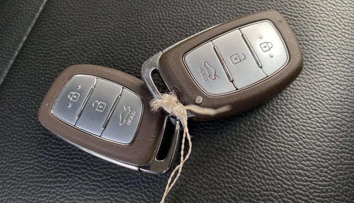 2022 Hyundai AURA SX PLUS 1.2 AMT, Petrol, Automatic, 21,938 km, Key Close Up