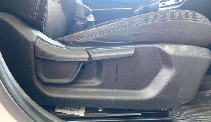 2023 Hyundai NEW I20 ASTA (O) 1.2 MT, Petrol, Manual, 9,989 km, Driver Side Adjustment Panel