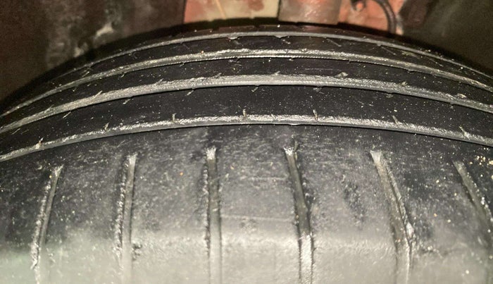 2020 Tata ALTROZ XZ PETROL, Petrol, Manual, 38,739 km, Right Front Tyre Tread
