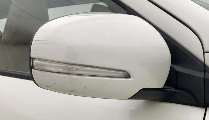 2020 Maruti Ertiga ZXI+ SHVS, Petrol, Manual, 39,813 km, Right rear-view mirror - Indicator light has minor damage