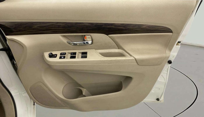 2020 Maruti Ertiga ZXI+ SHVS, Petrol, Manual, 39,813 km, Driver Side Door Panels Control