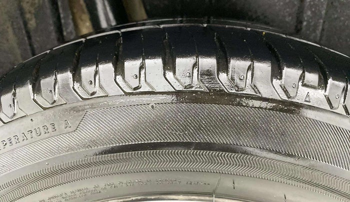 2020 Maruti Ertiga ZXI+ SHVS, Petrol, Manual, 39,813 km, Right Rear Tyre Tread