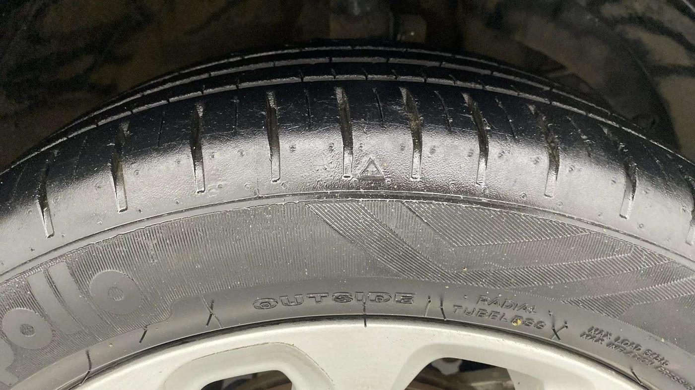 2023 Maruti Baleno  ZETA CNG 1.2L, CNG, Manual, 36,224 km, Right Front Tyre Tread