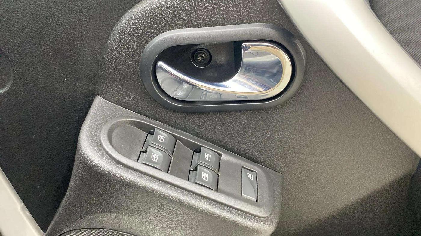 2018 Nissan Terrano  XL D Plus, Diesel, Manual, 50,763 km, Driver Side Door Panels Control