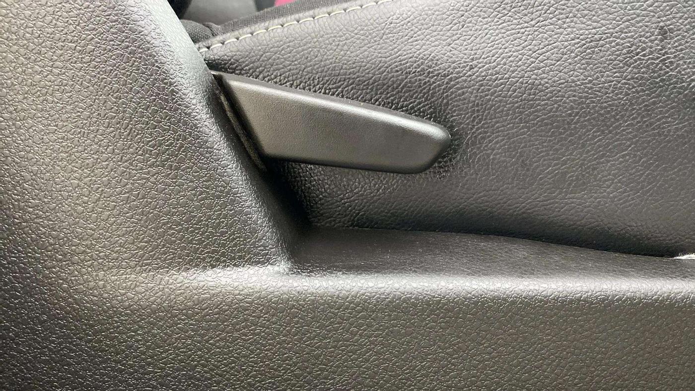 2018 Nissan Terrano  XL D Plus, Diesel, Manual, 50,763 km, Driver Side Adjustment Panel