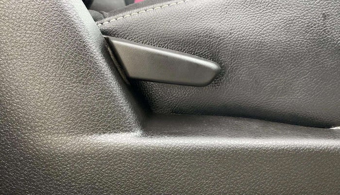 2018 Nissan Terrano  XL D Plus, Diesel, Manual, 50,634 km, Driver Side Adjustment Panel