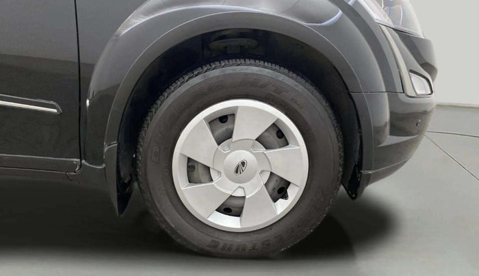 2021 Mahindra XUV500 W7 AT, Diesel, Automatic, 26,554 km, Right Front Wheel
