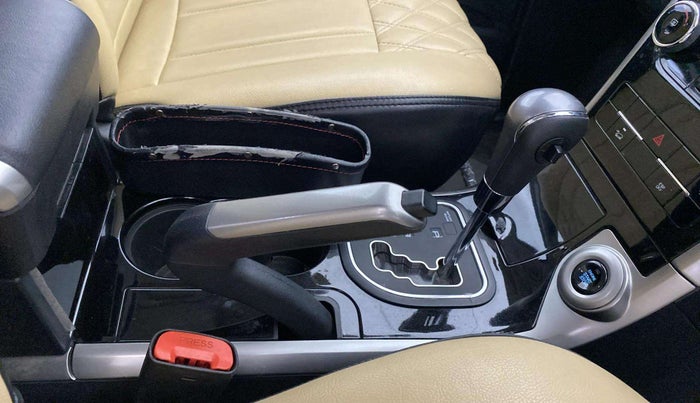 2021 Mahindra XUV500 W7 AT, Diesel, Automatic, 26,554 km, Gear Lever