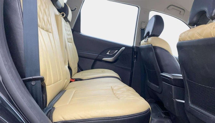 2021 Mahindra XUV500 W7 AT, Diesel, Automatic, 26,554 km, Right Side Rear Door Cabin