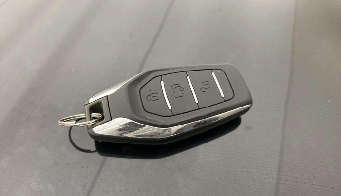 2021 Mahindra XUV500 W7 AT, Diesel, Automatic, 26,554 km, Key Close Up