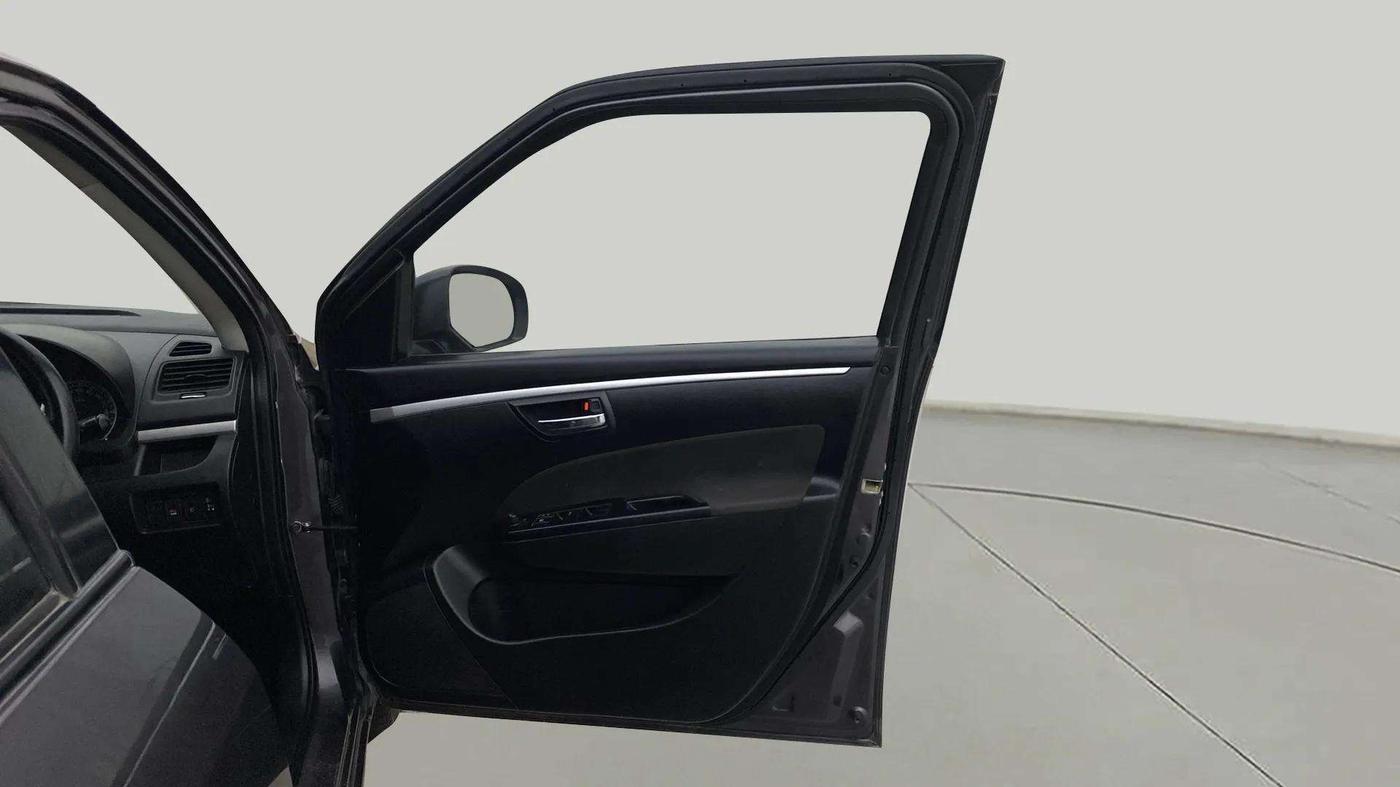2016 Maruti Swift VXI O, Petrol, Manual, 32,133 km, RHS Front Door