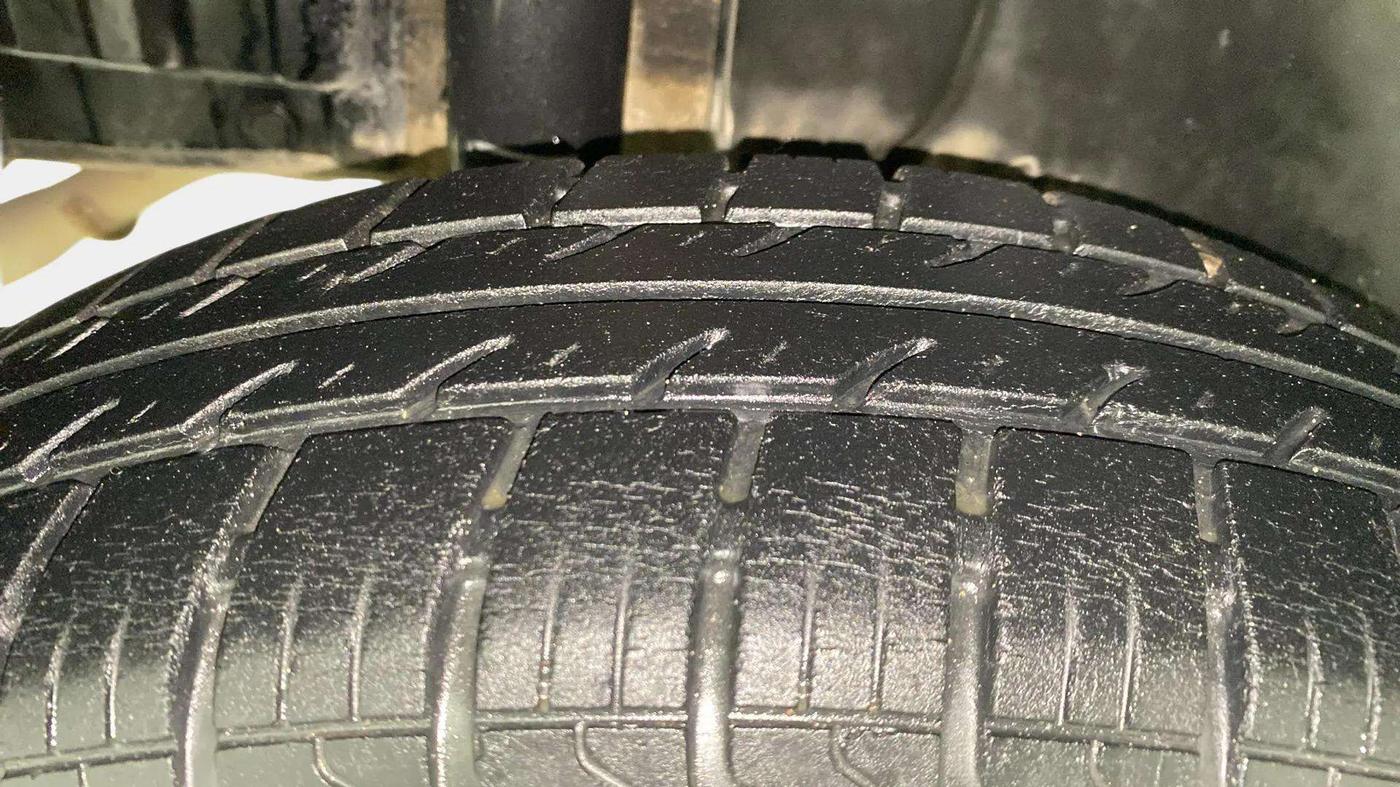 2016 Maruti Swift VXI O, Petrol, Manual, 32,133 km, Right Rear Tyre Tread