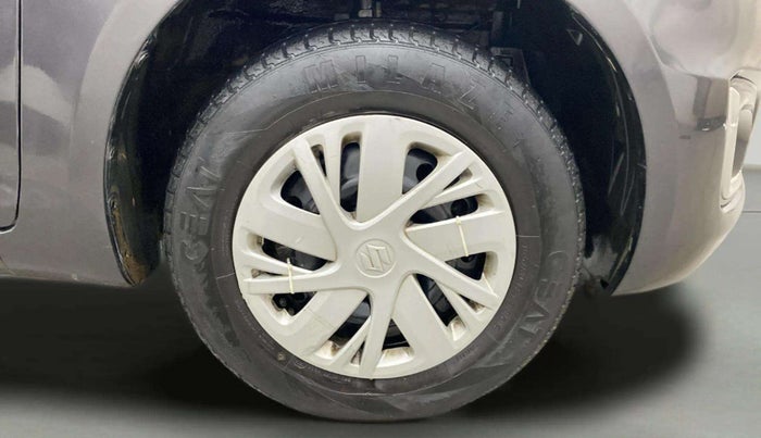 2016 Maruti Swift VXI O, Petrol, Manual, 32,045 km, Right Front Wheel