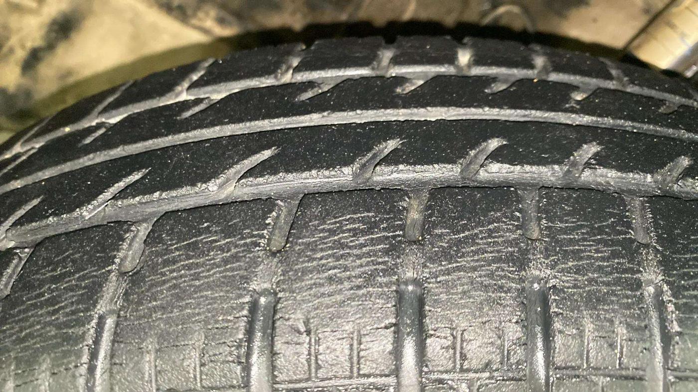 2016 Maruti Swift VXI O, Petrol, Manual, 32,133 km, Left Rear Tyre Tread