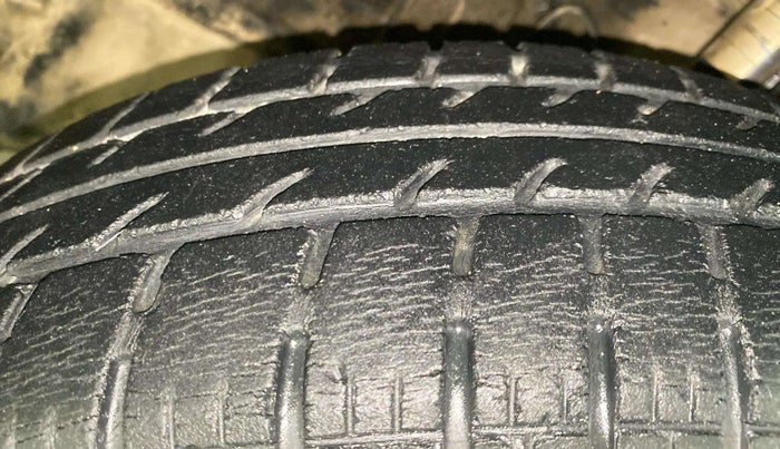 2016 Maruti Swift VXI O, Petrol, Manual, 32,045 km, Left Rear Tyre Tread