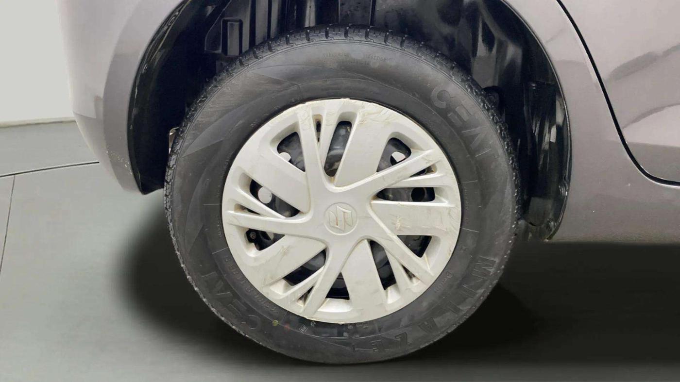 2016 Maruti Swift VXI O, Petrol, Manual, 32,133 km, Right Rear Wheel