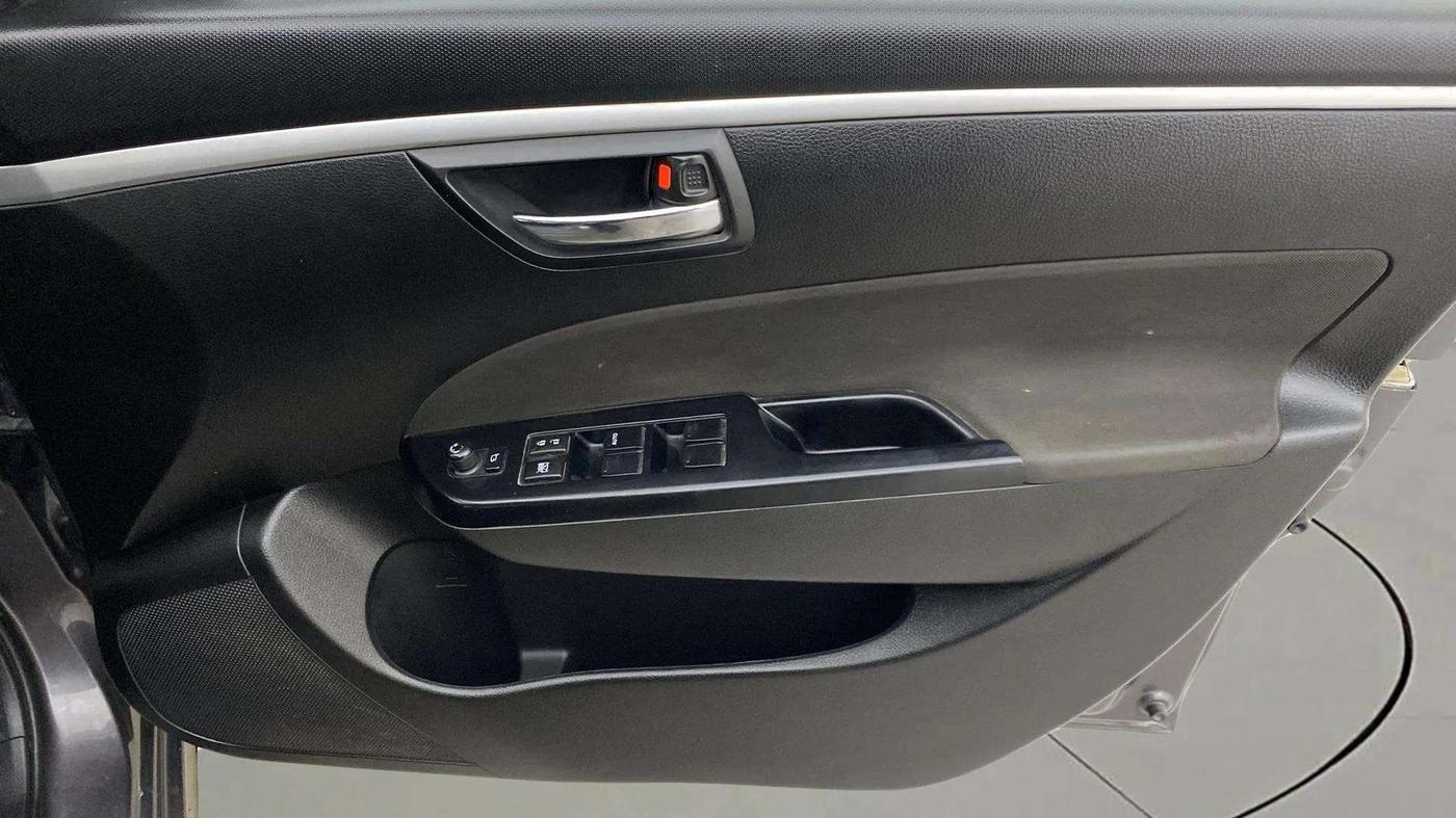 2016 Maruti Swift VXI O, Petrol, Manual, 32,133 km, Driver Side Door Panels Control