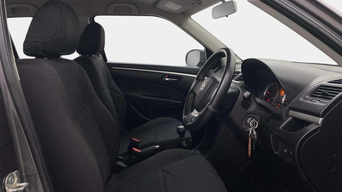 2016 Maruti Swift VXI O, Petrol, Manual, 32,133 km, Right Side Front Door Cabin