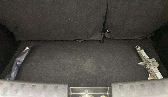 2016 Maruti Swift VXI O, Petrol, Manual, 32,045 km, Boot Open Zoomed View