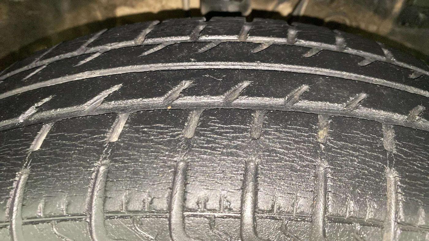 2016 Maruti Swift VXI O, Petrol, Manual, 32,133 km, Right Front Tyre Tread