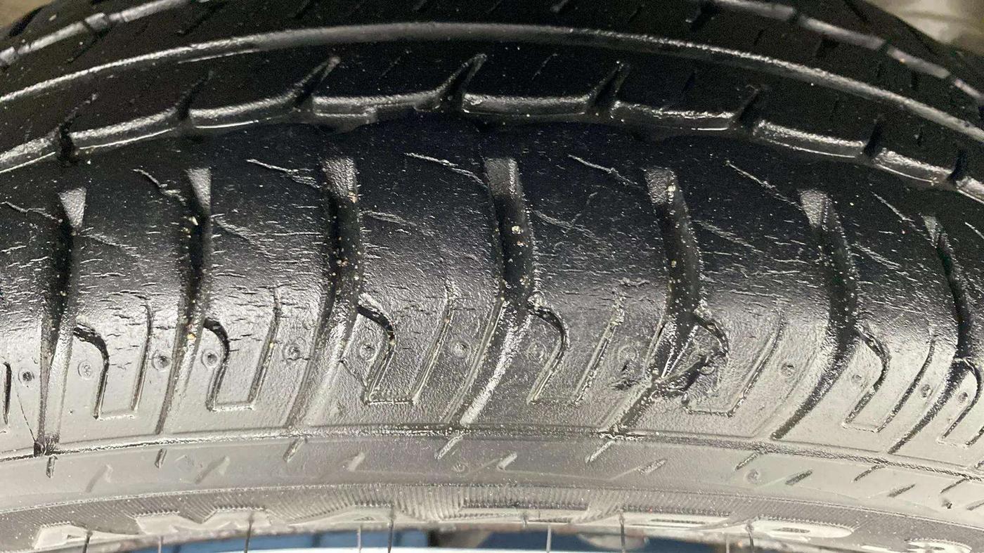 2017 Maruti Wagon R 1.0 VXI, Petrol, Manual, 19,576 km, Right Front Tyre Tread
