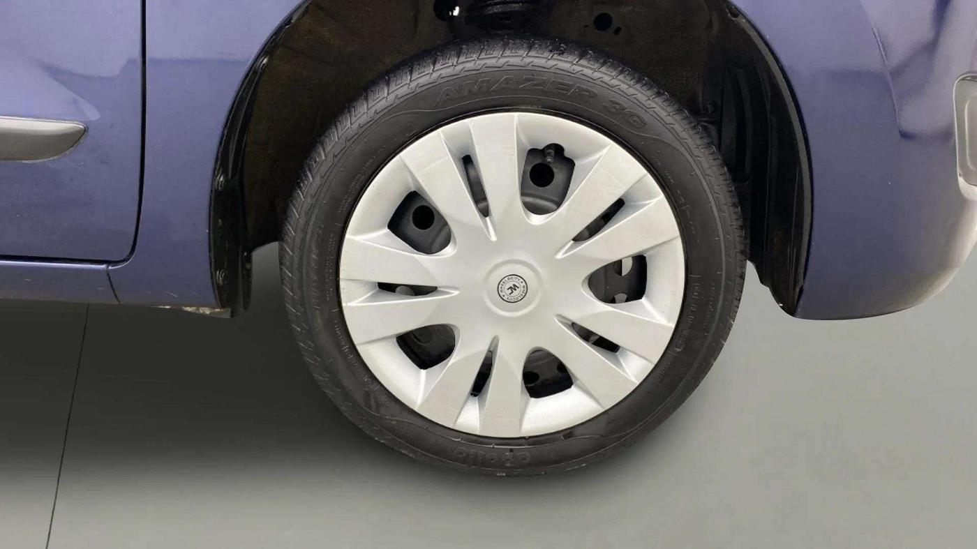 2017 Maruti Wagon R 1.0 VXI, Petrol, Manual, 19,576 km, Right Front Wheel