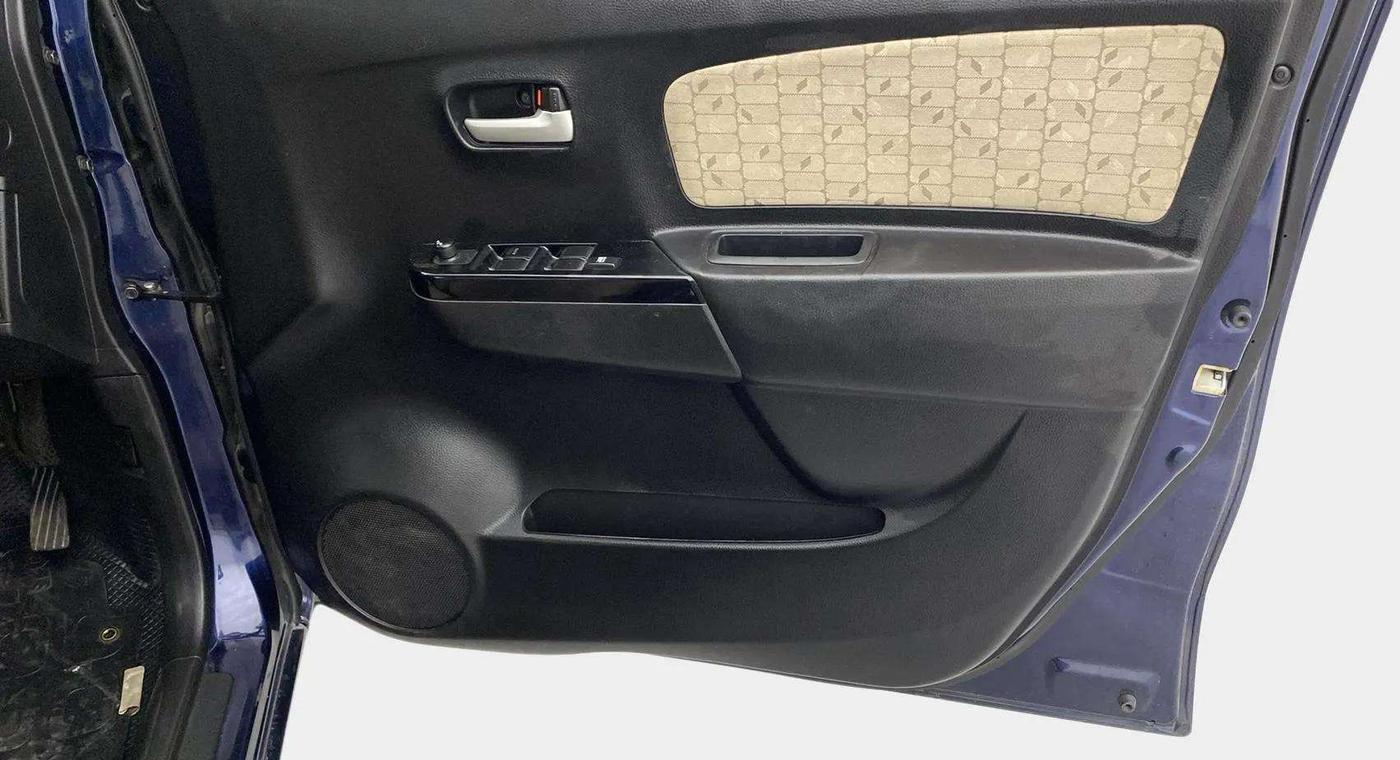 2017 Maruti Wagon R 1.0 VXI, Petrol, Manual, 19,576 km, Driver Side Door Panels Control
