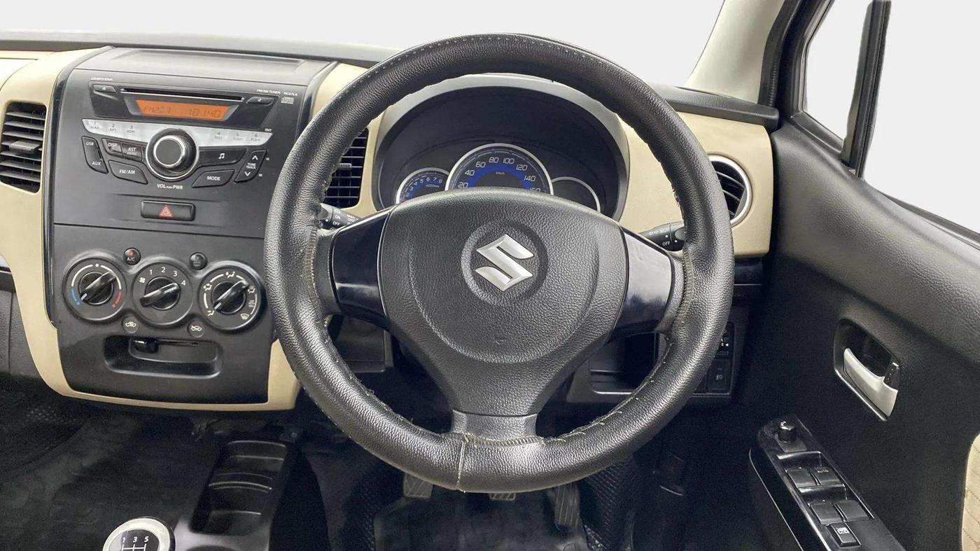 2017 Maruti Wagon R 1.0 VXI, Petrol, Manual, 19,576 km, Steering Wheel Close Up