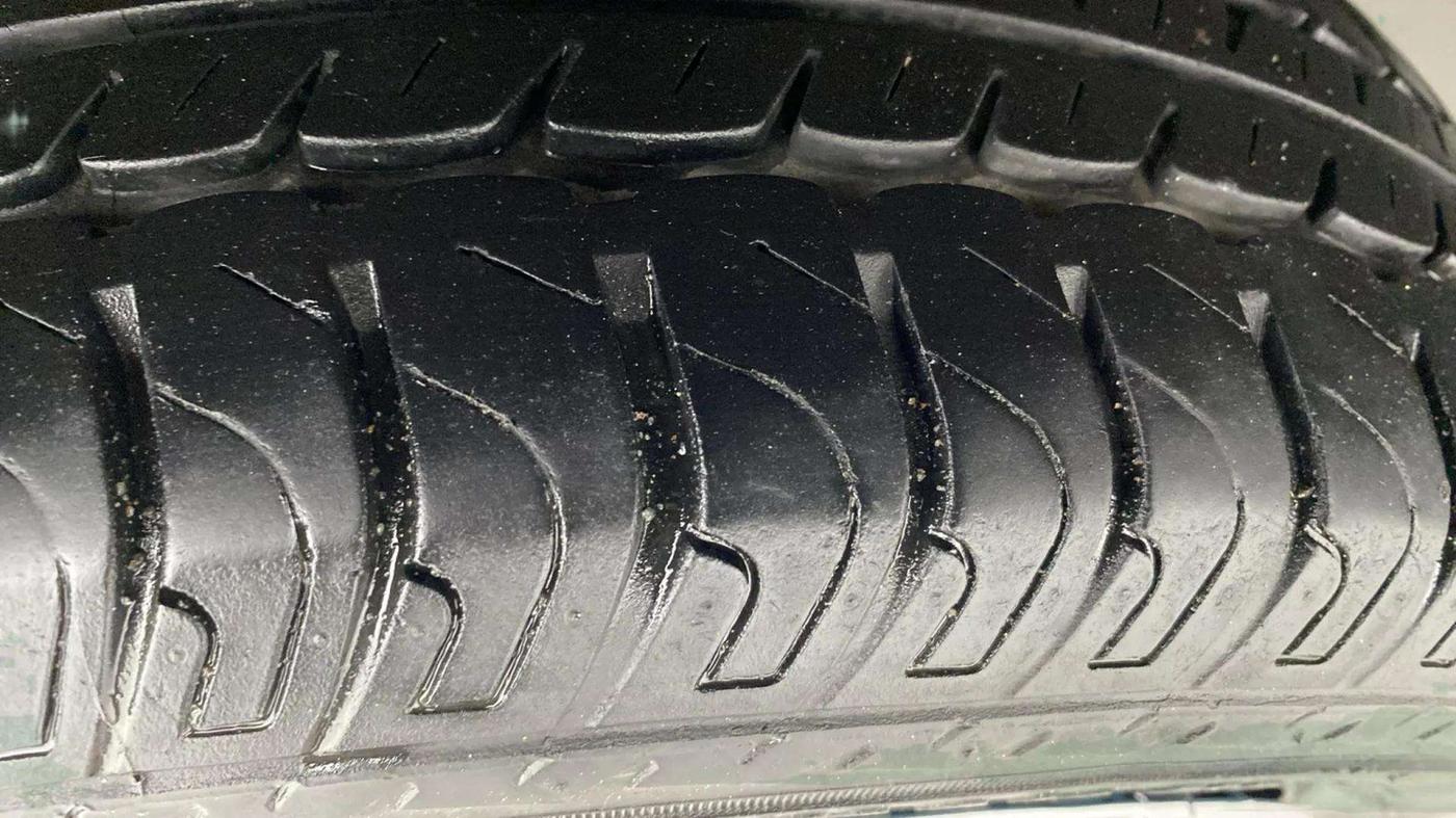 2017 Maruti Wagon R 1.0 VXI, Petrol, Manual, 19,576 km, Right Rear Tyre Tread