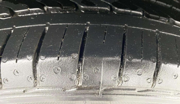 2016 Maruti Baleno ZETA PETROL 1.2, Petrol, Manual, 71,857 km, Right Front Tyre Tread