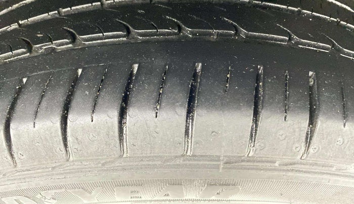 2016 Maruti Baleno ZETA PETROL 1.2, Petrol, Manual, 71,857 km, Left Rear Tyre Tread