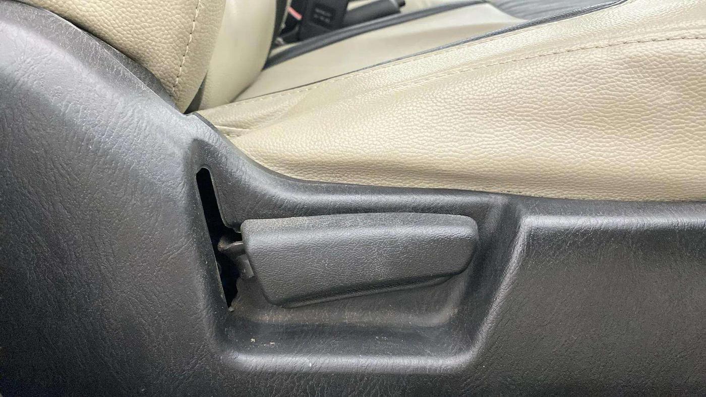 2021 Maruti Alto LXI O, Petrol, Manual, 23,110 km, Driver Side Adjustment Panel