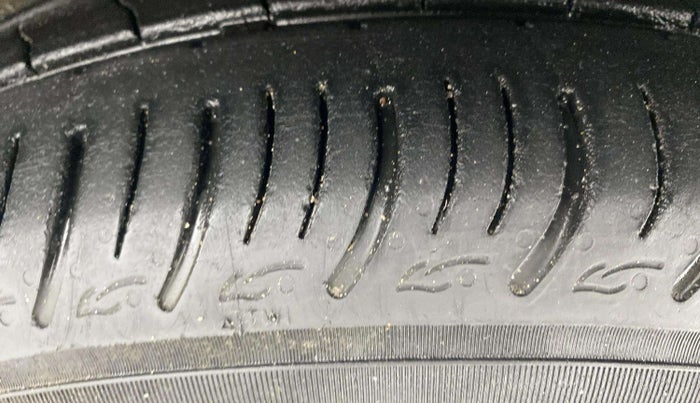 2018 Maruti Ciaz DELTA 1.5 SHVS MT PETROL, Petrol, Manual, 76,330 km, Left Front Tyre Tread