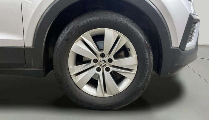 2022 Skoda KUSHAQ AMBITION 1.0L TSI MT, Petrol, Manual, 30,242 km, Right Front Wheel