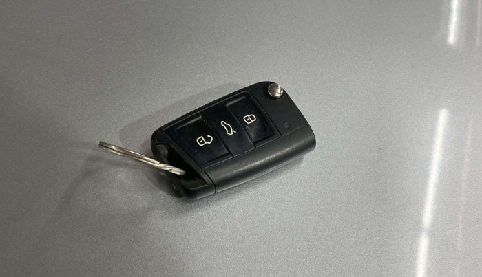 2022 Skoda KUSHAQ AMBITION 1.0L TSI MT, Petrol, Manual, 30,242 km, Key Close Up