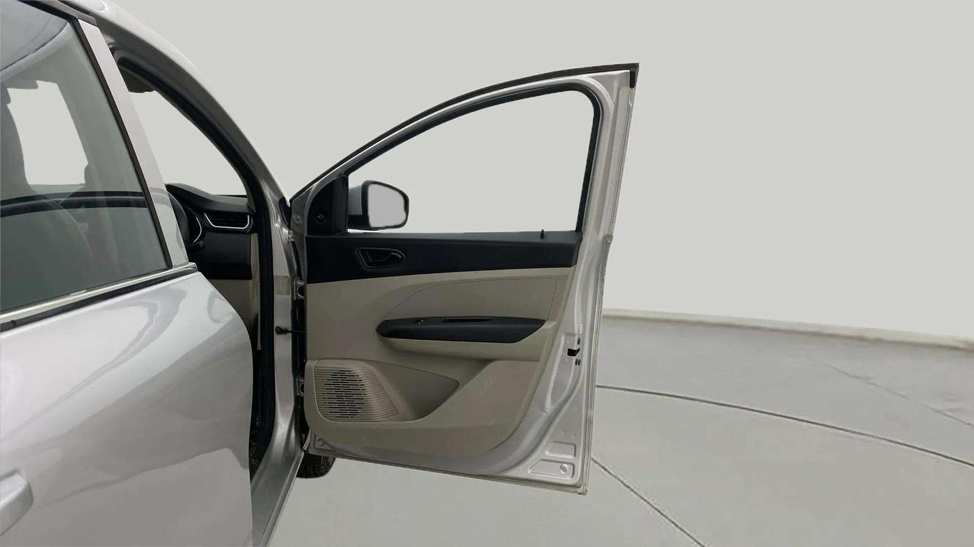 2020 Renault TRIBER RXL MT, Petrol, Manual, 84,174 km, RHS Front Door