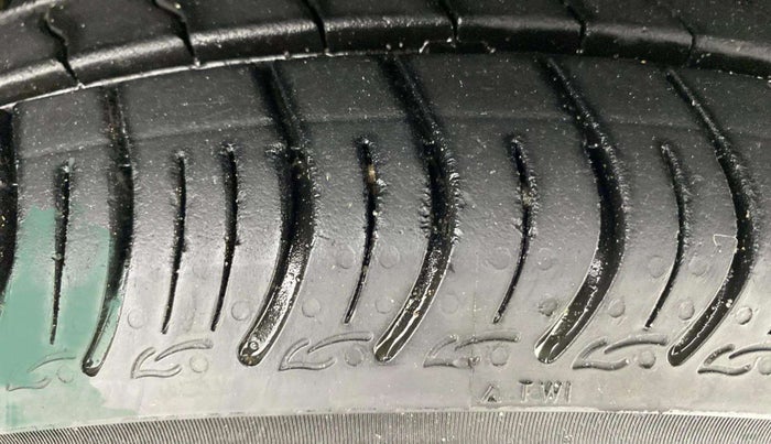 2019 Maruti New Wagon-R ZXI 1.2, Petrol, Manual, 60,233 km, Right Front Tyre Tread