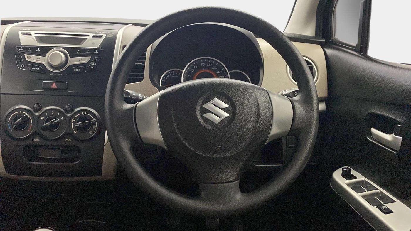 2013 Maruti Wagon R 1.0 VXI, Petrol, Manual, 63,584 km, Steering Wheel Close Up