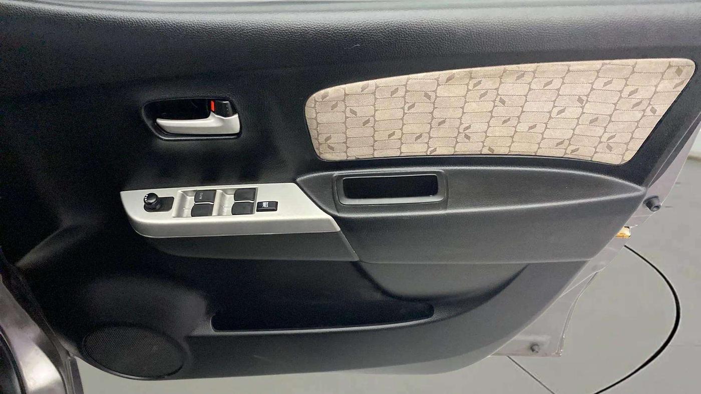 2013 Maruti Wagon R 1.0 VXI, Petrol, Manual, 63,584 km, Driver Side Door Panels Control